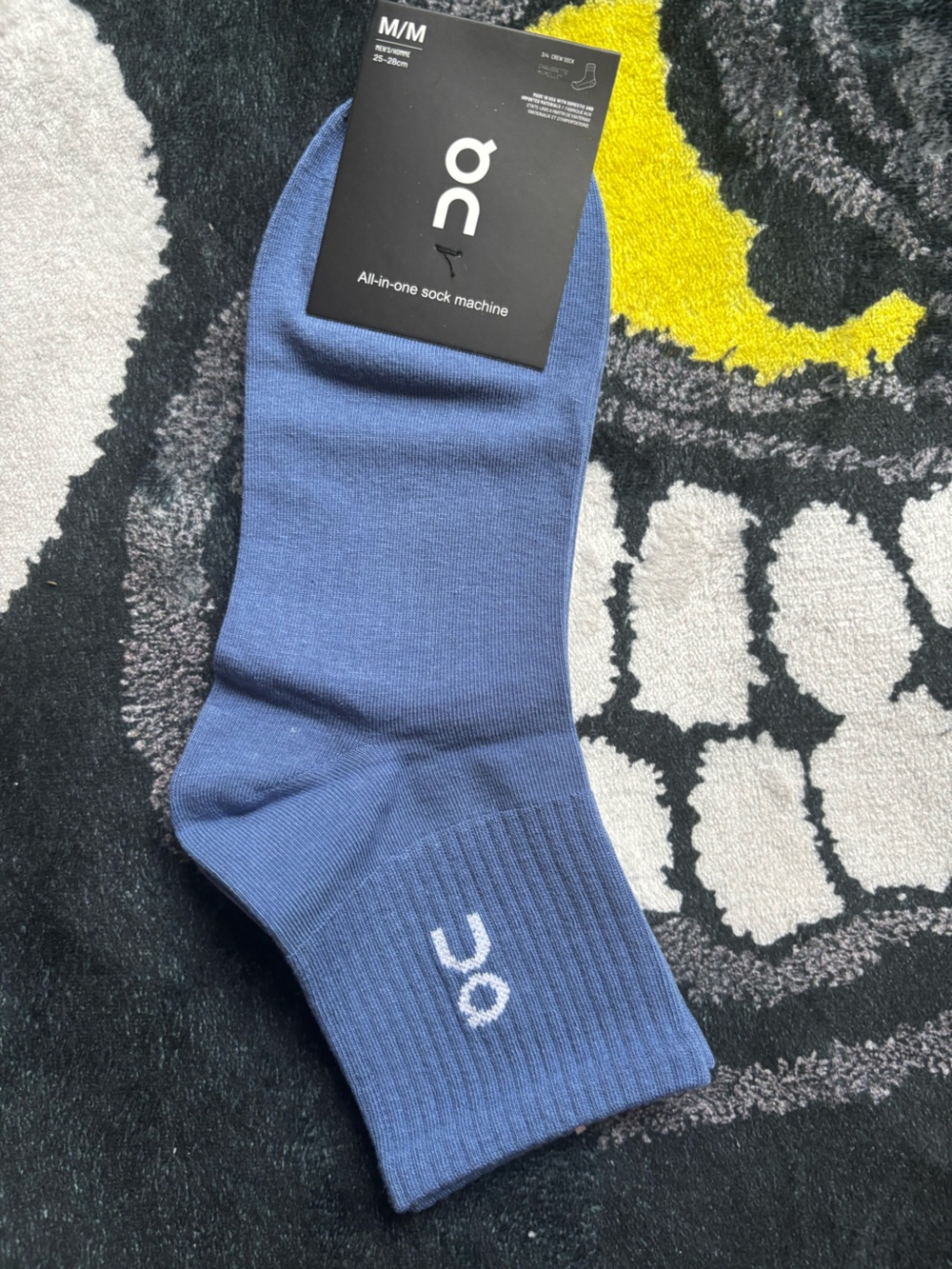 On clouds Men's Blue Performance Casual Socks